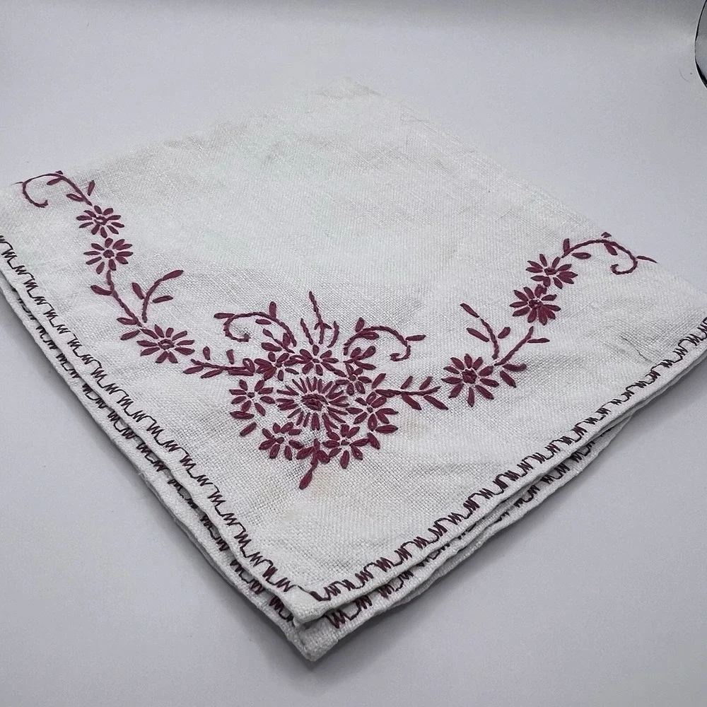 Vtg Hand Embroidery Tea Towel, Doily, Napkin, Linen, Flower 15.5